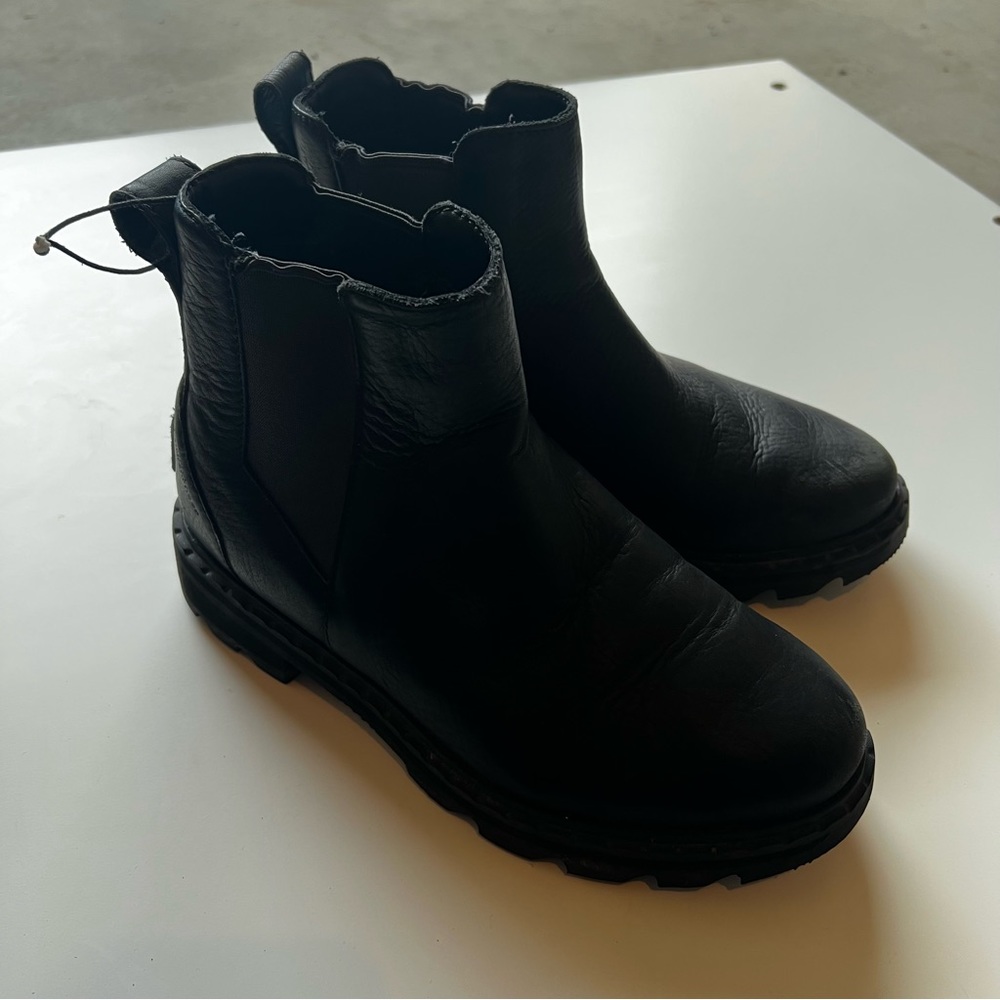 Sorel boots - Picture 3 of 6